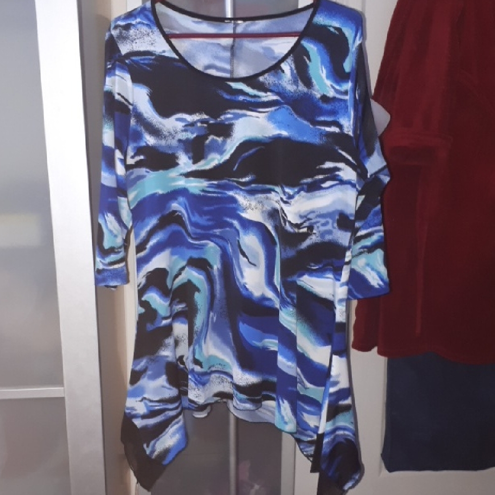 Elegant Blue and Black Swirl Women's Tunic